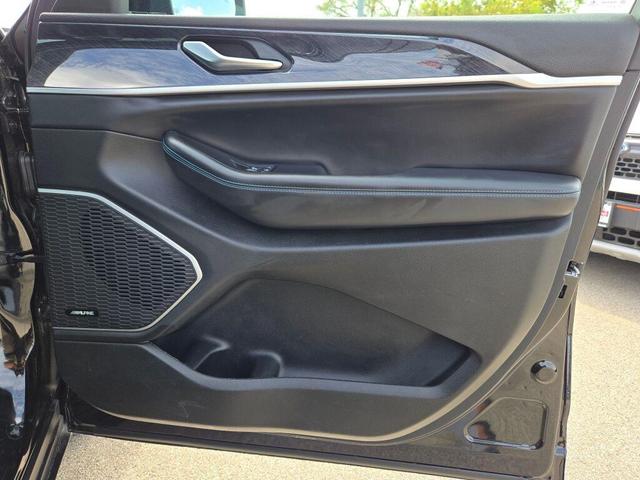 Photo of 2022 Diamond Black Crystal Pearlcoat Jeep Grand Cherokee 4xe