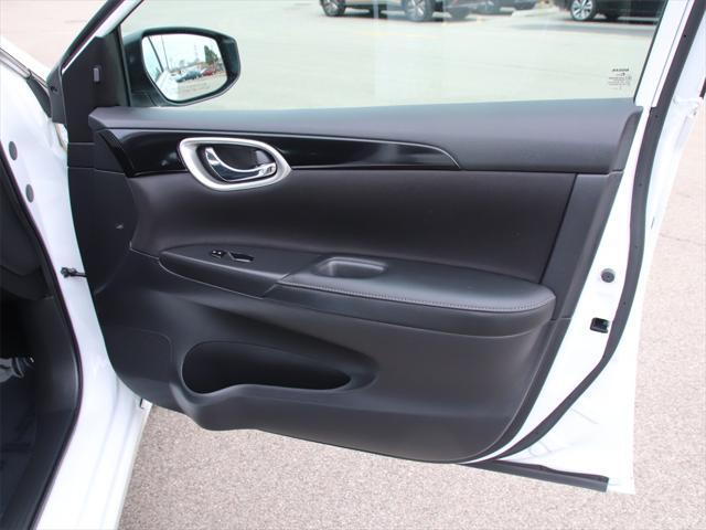 Photo of 2019 Aspen White Tricoat Nissan Sentra