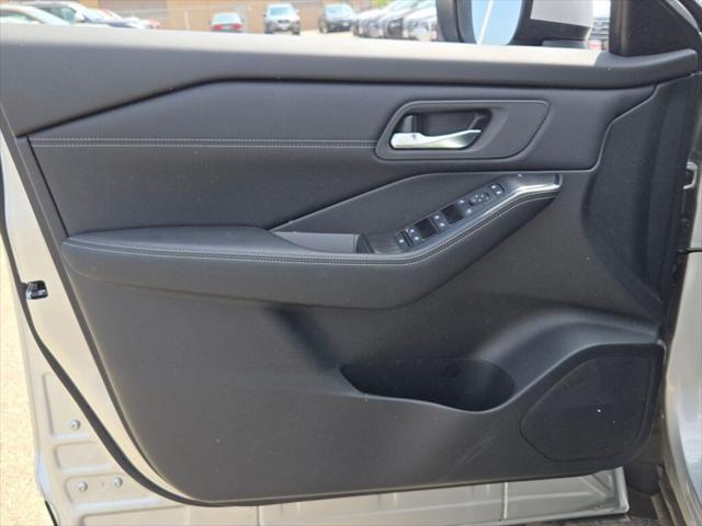 Photo of 2025 Brilliant Silver Metallic Nissan Rogue