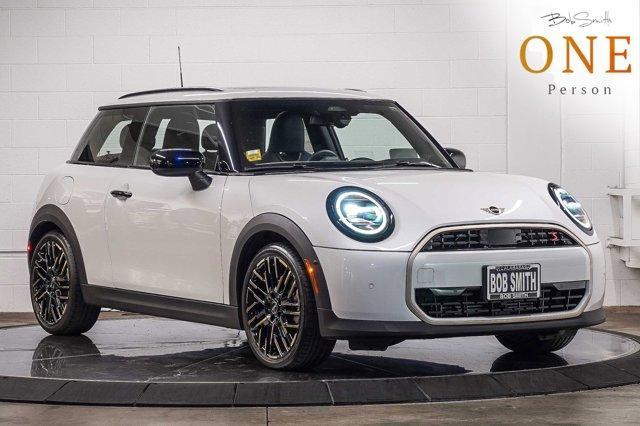 Photo of 2025 White Metallic MINI Hardtop
