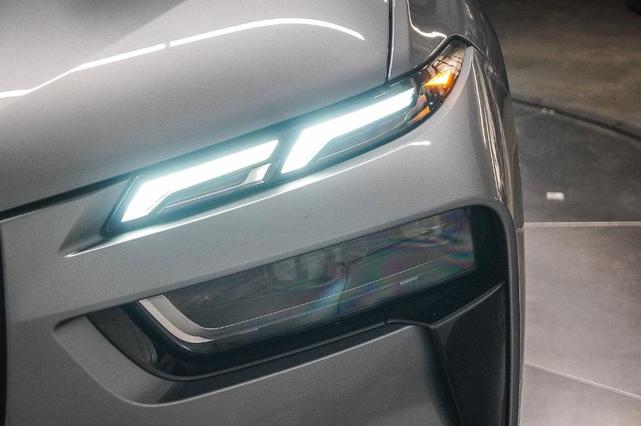Photo of 2023 Gray Metallic BMW X7