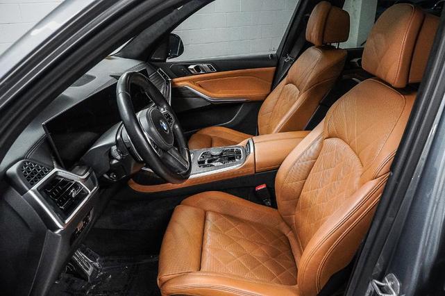 Photo of 2023 Gray Metallic BMW X7