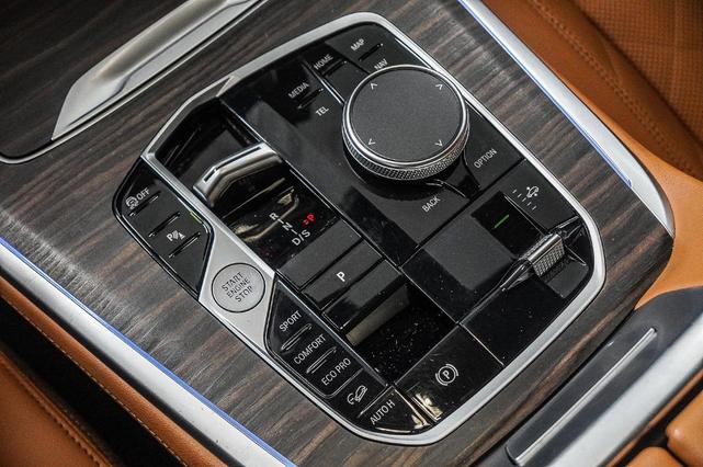 Photo of 2023 Gray Metallic BMW X7