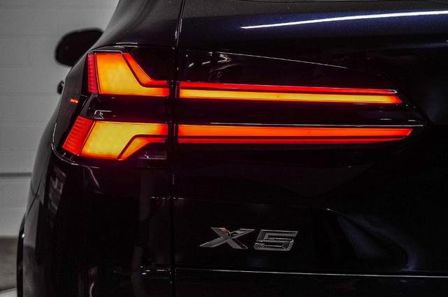 Photo of 2024 Carbon Black Metallic BMW X5 PHEV