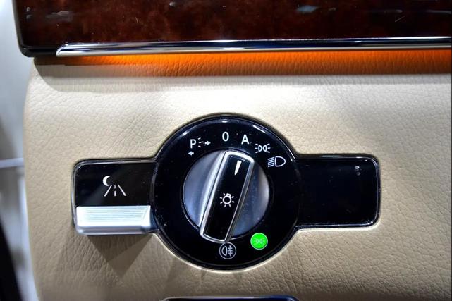 Photo of 2010 Pearl White Mercedes-Benz S-Class