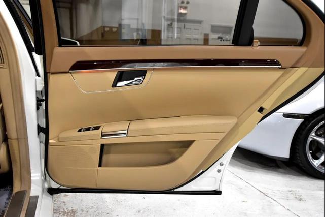 Photo of 2010 Pearl White Mercedes-Benz S-Class