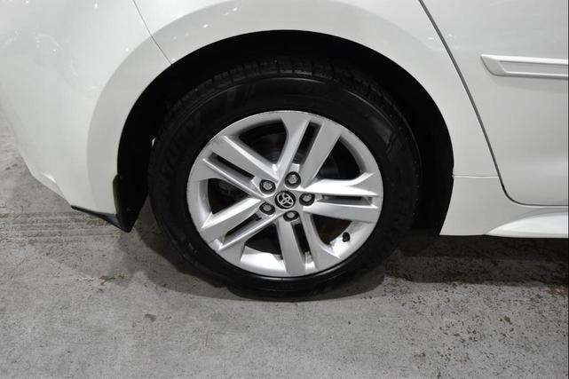Photo of 2019 Pearl White Toyota Corolla
