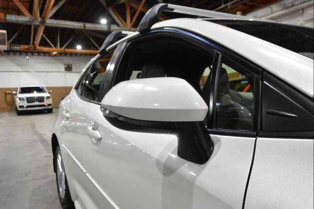 Photo of 2019 Pearl White Toyota Corolla