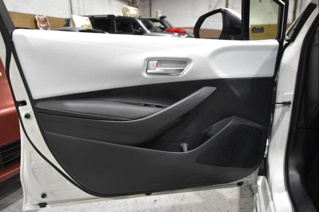 Photo of 2019 Pearl White Toyota Corolla