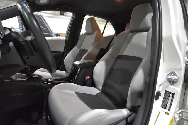 Photo of 2019 Pearl White Toyota Corolla
