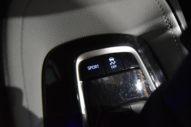 Photo of 2019 Pearl White Toyota Corolla