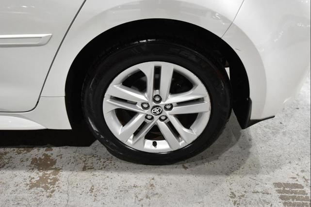 Photo of 2019 Pearl White Toyota Corolla
