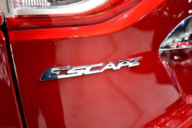 Photo of 2016 Ruby Red Metallic Tinted Clearcoat Ford Escape
