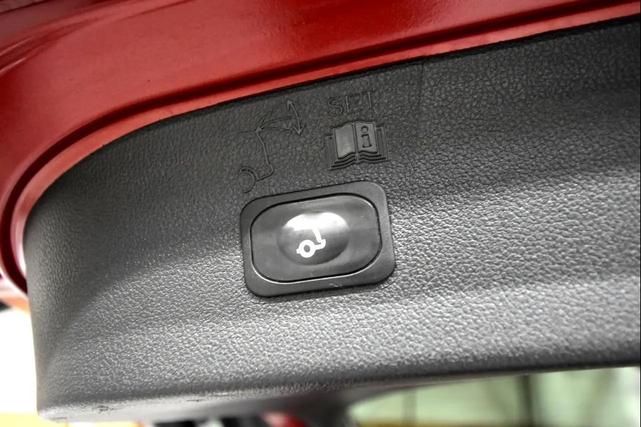 Photo of 2016 Ruby Red Metallic Tinted Clearcoat Ford Escape