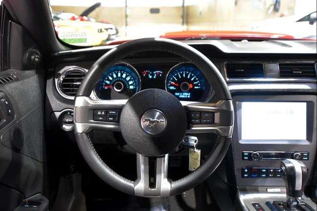 Photo of 2014 RED Ford Mustang