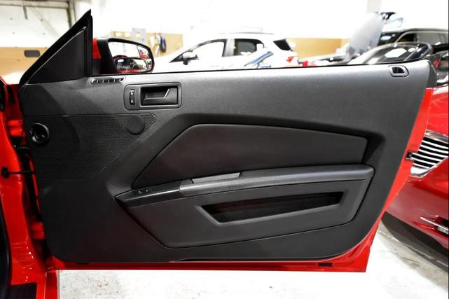 Photo of 2014 RED Ford Mustang