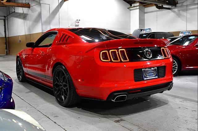 Photo of 2014 RED Ford Mustang