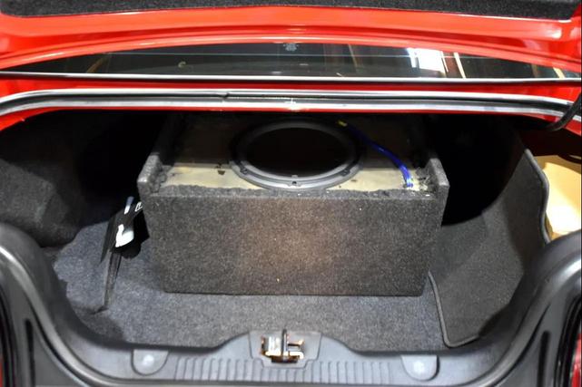 Photo of 2014 RED Ford Mustang
