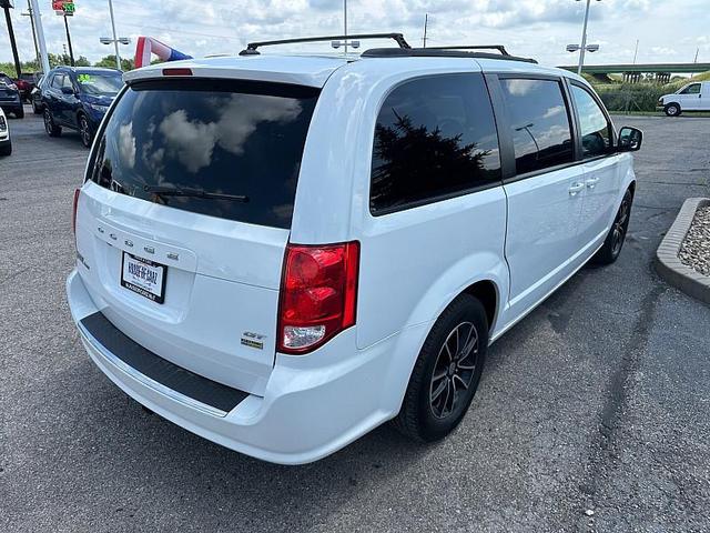 Photo of 2018 White Knuckle Clearcoat Dodge Grand Caravan