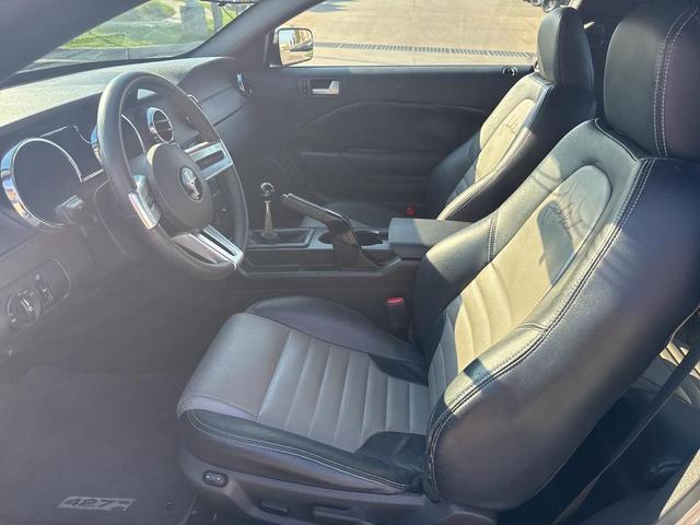 Photo of 2008 Gray Ford Mustang
