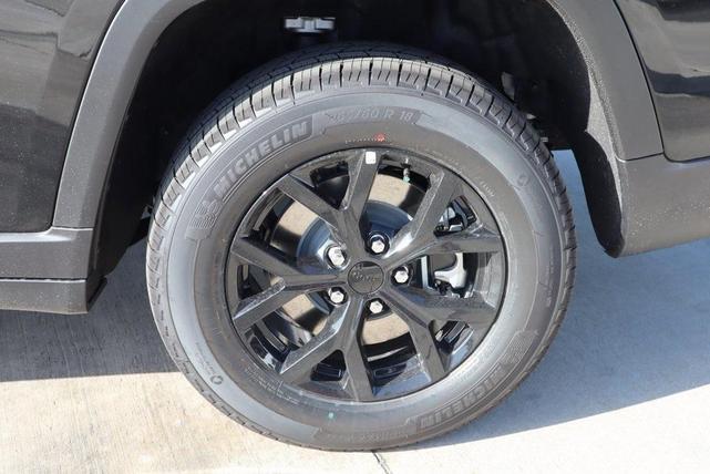 Photo of 2025 Diamond Black Jeep Grand Cherokee L