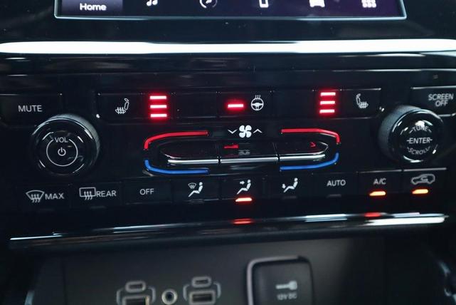 Photo of 2025 Diamond Black Jeep Grand Cherokee L