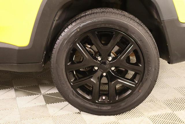 Photo of 2017 Solar Yellow Jeep Renegade