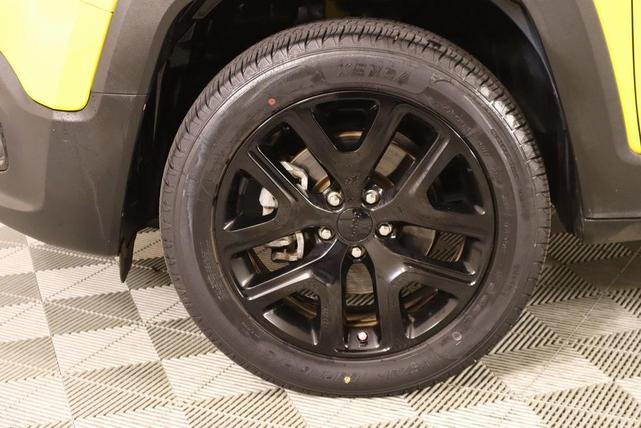 Photo of 2017 Solar Yellow Jeep Renegade