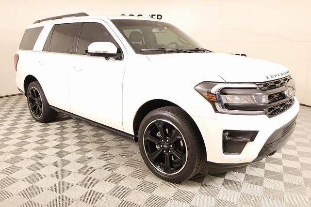Photo of 2023 Star White Ford Expedition