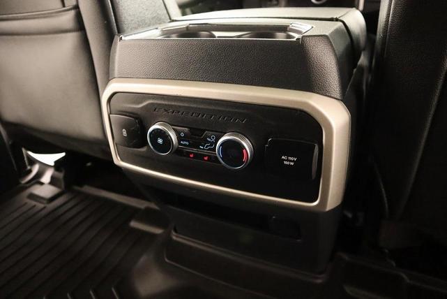 Photo of 2023 Star White Ford Expedition