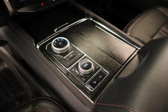 Photo of 2023 Star White Ford Expedition
