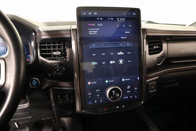 Photo of 2023 Star White Ford Expedition
