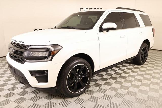 Photo of 2023 Star White Ford Expedition
