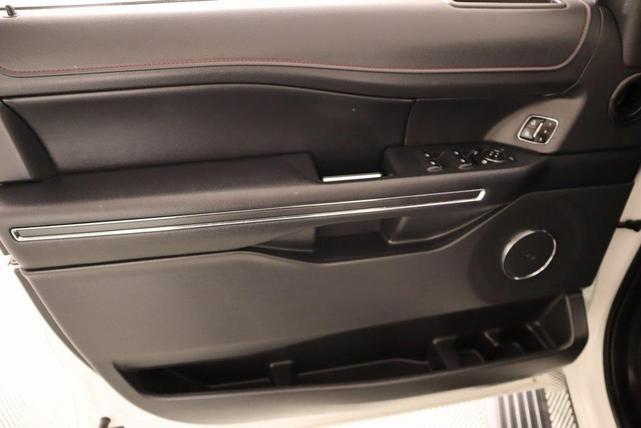 Photo of 2023 Star White Ford Expedition