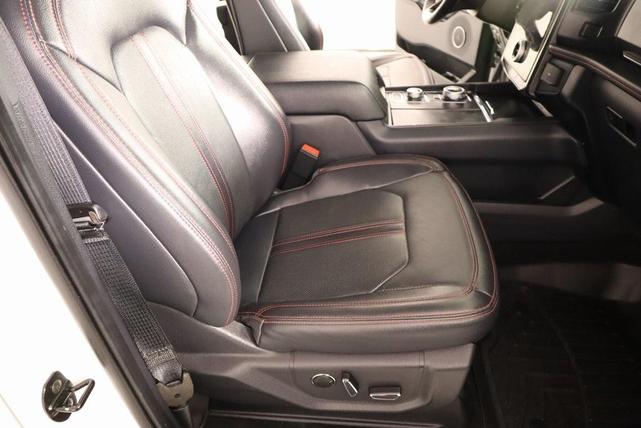 Photo of 2023 Star White Ford Expedition