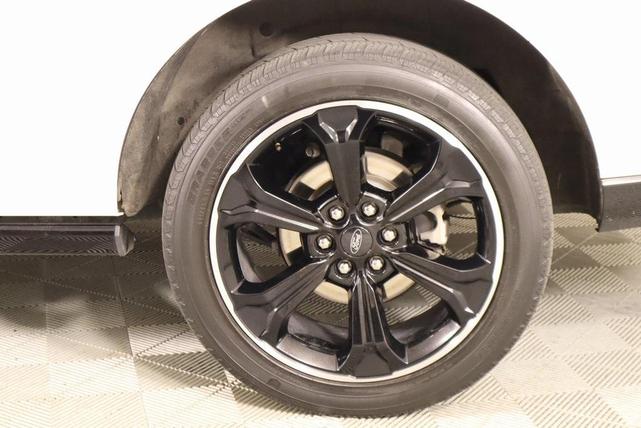 Photo of 2023 Star White Ford Expedition