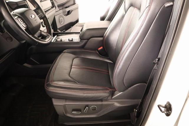 Photo of 2023 Star White Ford Expedition