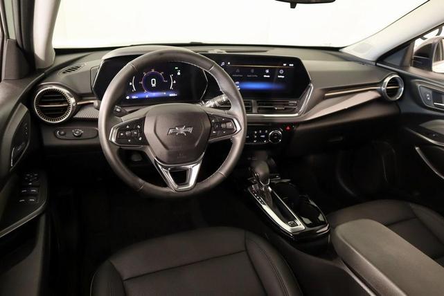 Photo of 2025 Green Chevrolet Trax