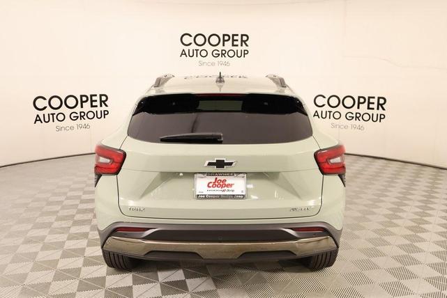Photo of 2025 Green Chevrolet Trax