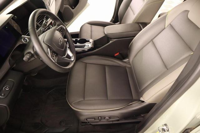 Photo of 2025 Green Chevrolet Trax