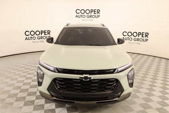 Photo of 2025 Green Chevrolet Trax