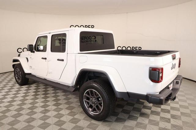 Photo of 2020 Bright White Clearcoat Jeep Gladiator