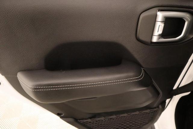 Photo of 2020 Bright White Clearcoat Jeep Gladiator