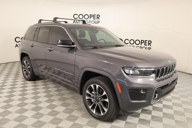Photo of 2022 Metallic Jeep Grand Cherokee