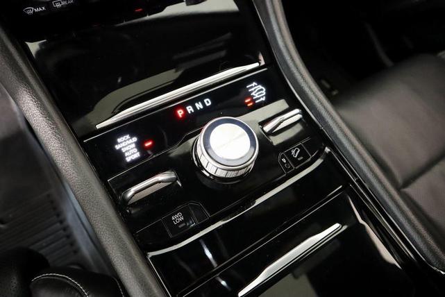 Photo of 2022 Metallic Jeep Grand Cherokee