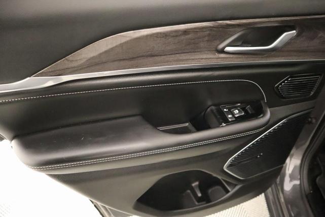 Photo of 2022 Metallic Jeep Grand Cherokee