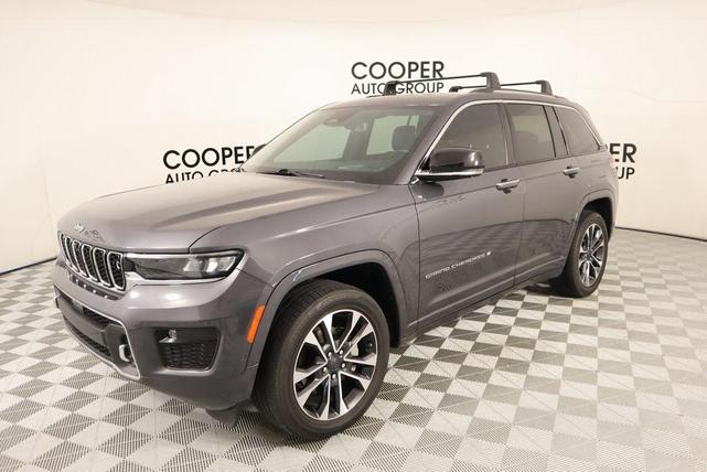 Photo of 2022 Metallic Jeep Grand Cherokee