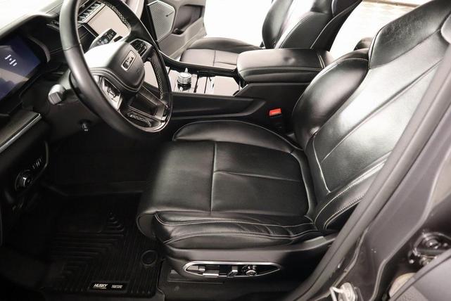 Photo of 2022 Metallic Jeep Grand Cherokee