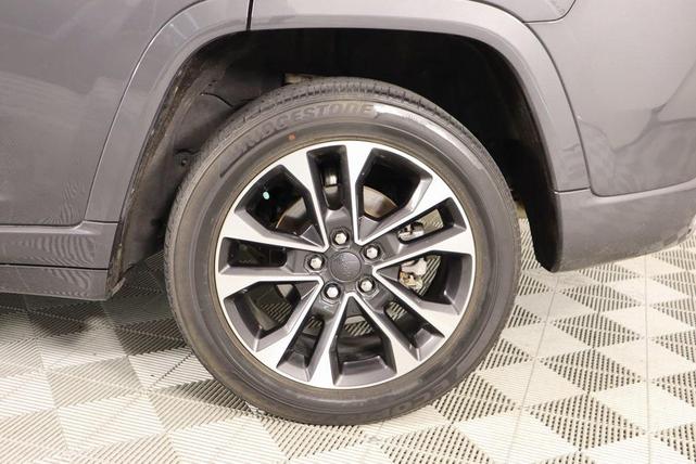 Photo of 2022 Metallic Jeep Grand Cherokee