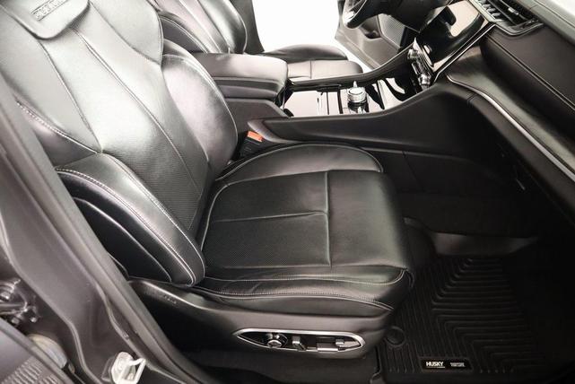 Photo of 2022 Metallic Jeep Grand Cherokee